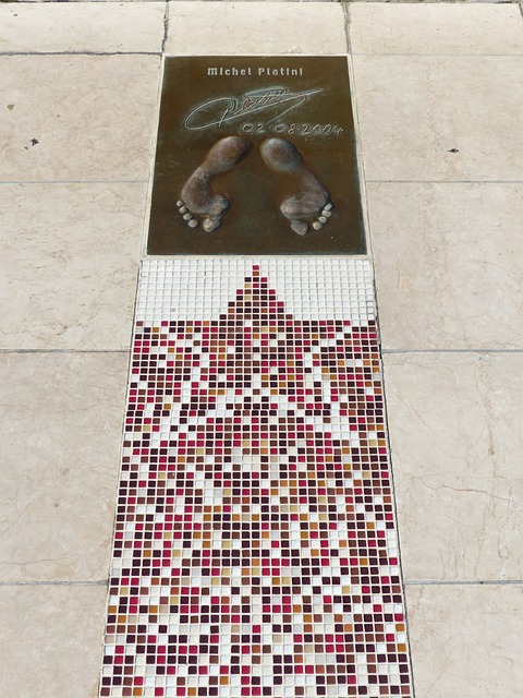 愈加复杂 愈加复杂