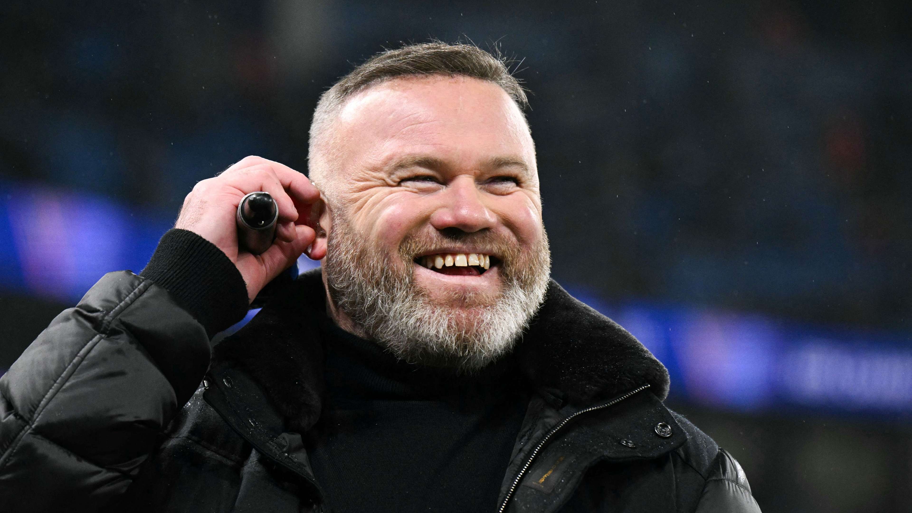 西蒙斯憑藉 西蒙斯憑藉